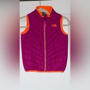 Girls toddler size 5 The North Face vest orange in the inside purple on outside